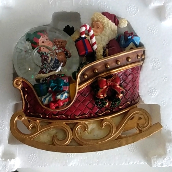 Kirkland Signature Christmas Glass WaterGlobe Ornament & Rocking Santa in Sleigh - Picture 13 of 16